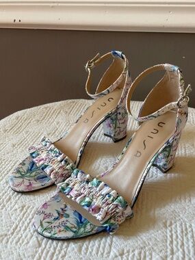 Unisa floral garden party ankle strap heels size 8